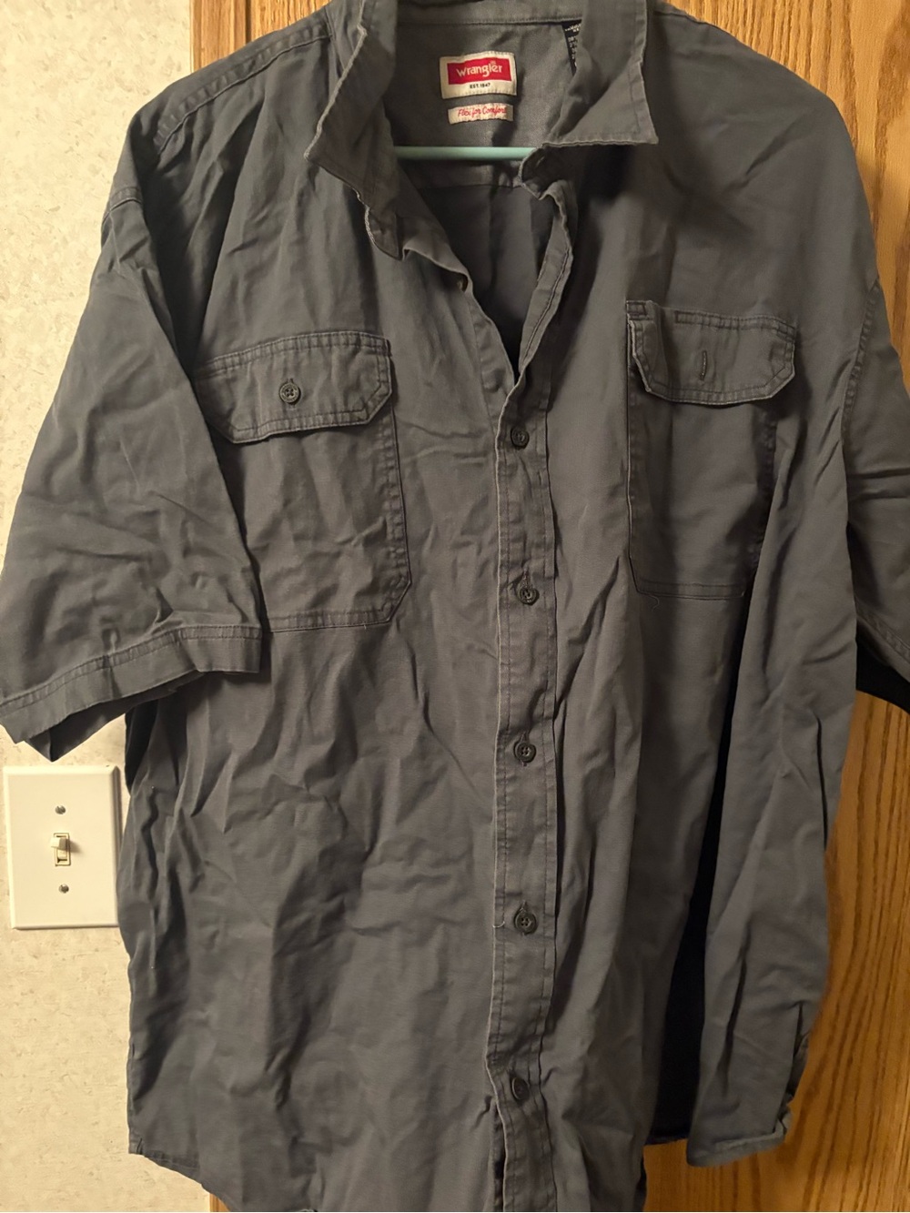 Wrangler Short Sleeve Button-Down Shirt in Gray